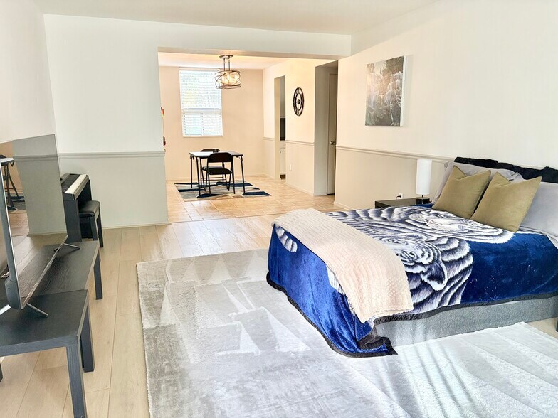 Building Photo - 6770 Chaffee Ct