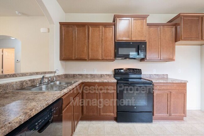 Building Photo - 100 Azurite Dr