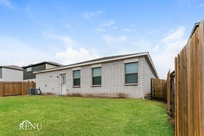 Building Photo - 2026 Delta Downs Dr