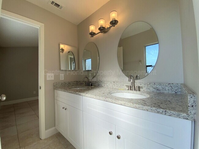 Building Photo - 281 Chicago Woods Cir