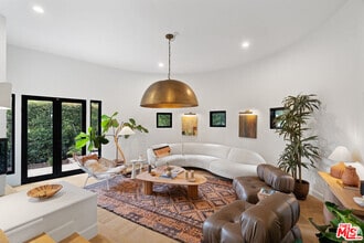 Building Photo - 2065 Watsonia Terrace