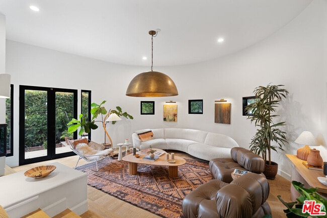 Building Photo - 2065 Watsonia Terrace