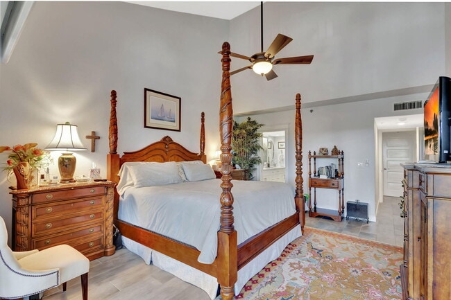 Building Photo - 16910 W Bay Dr