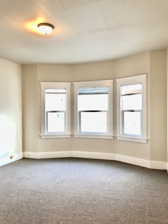Building Photo - 1055b Grand Ave