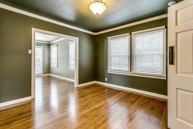 Building Photo - Ready for New Students- 2 Bed, 1 Bath Tudor Home Minutes from TCU- 76109