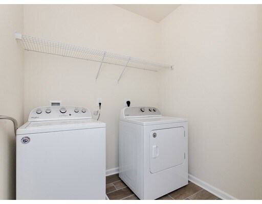 Building Photo - 130 University Ave