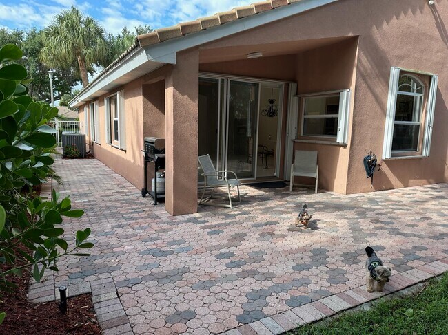 Building Photo - 13255 Royale Sabal Ct