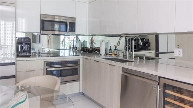 Building Photo - 92 SW 3rd St