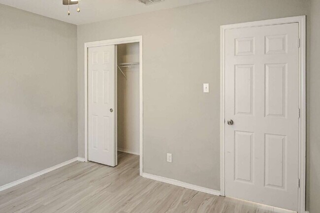 Building Photo - 11934 Dove Ranch