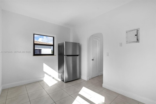 Building Photo - 130 SW 31st Ct