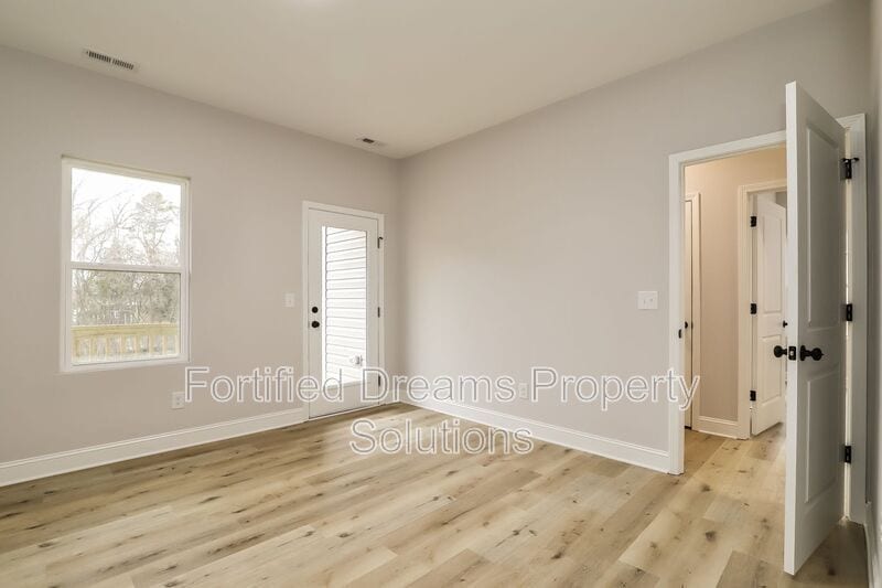 Building Photo - 1227 St Regis Dr