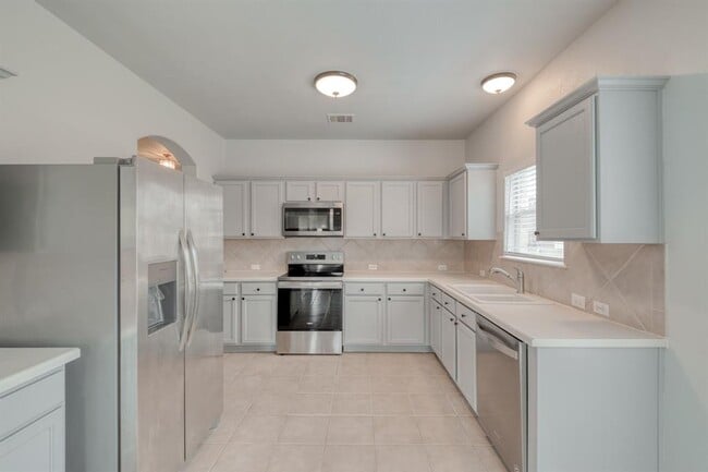 Building Photo - 211 Hanstrom Dr