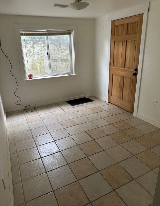 Building Photo - 1143 NW 31st St