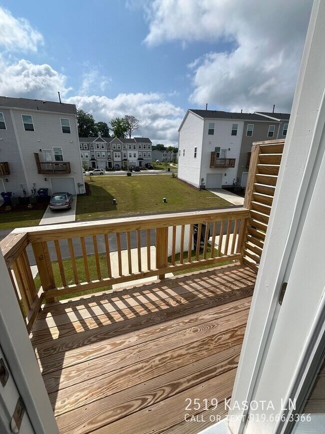 Building Photo - 2519 Kasota Ln