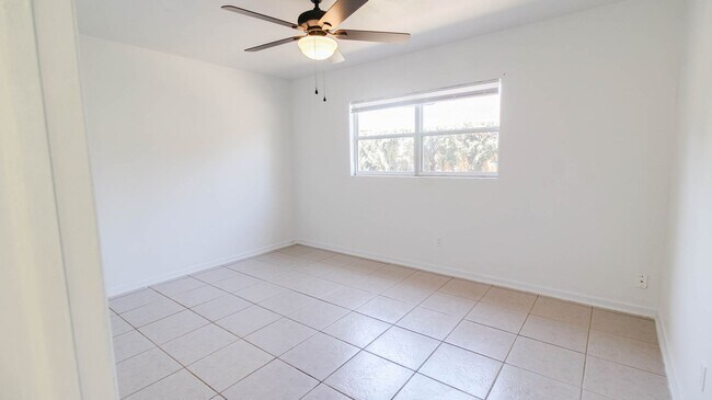 Building Photo - 119 Krueger St
