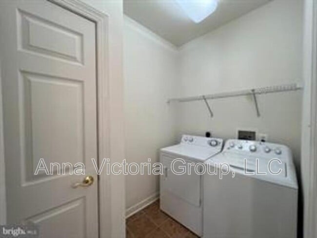 Building Photo - 15808 Buxton Pl