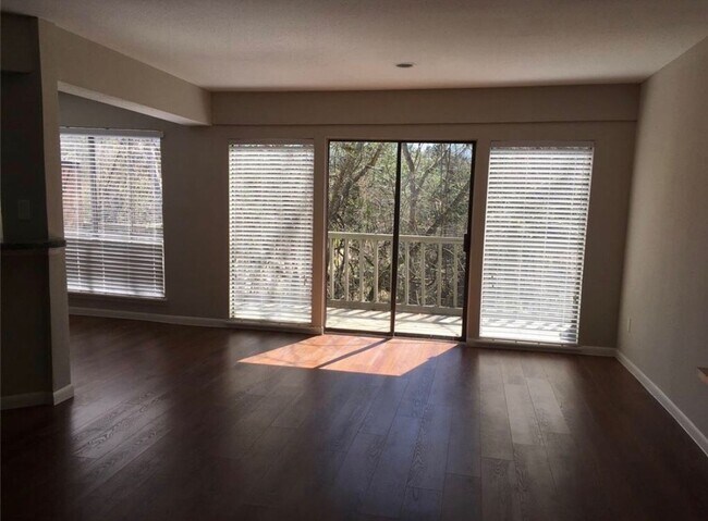 Building Photo - Completely Remodeled Townhouse in the hear...