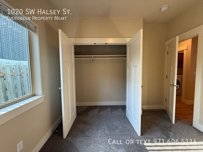 Building Photo - 1020 SW Halsey St