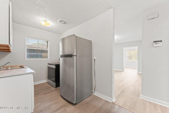 Building Photo - 1814 W 33rd St