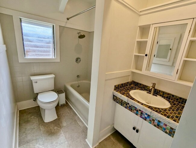 Building Photo - CHARMING THREE BEDROOM ONE AND HALF BATH H...
