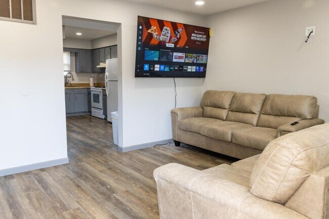 Building Photo - 1450 Villa Ct