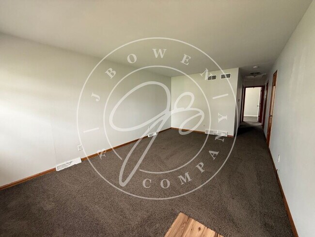 Building Photo - Charming 3-Bedroom Home on Curson Drive with fenced backyard.