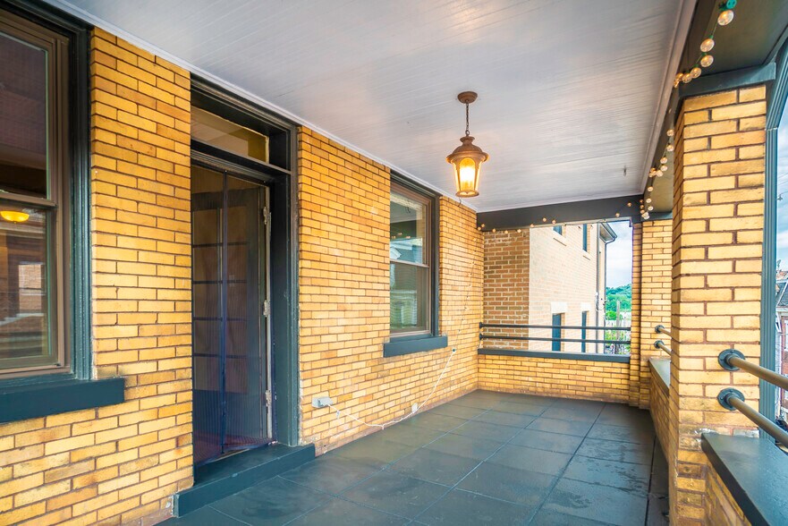 Building Photo - 4121 Davison St