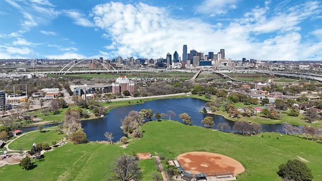 Building Photo - 308 E 7th St