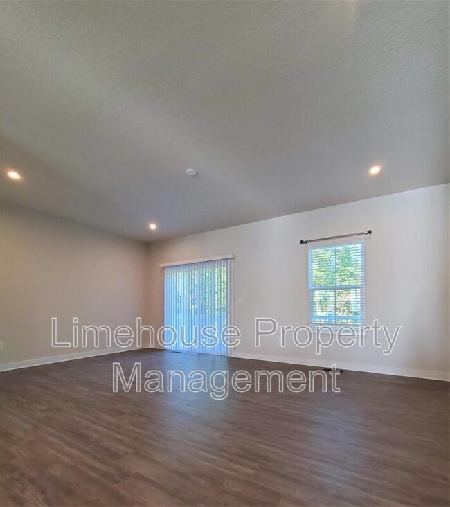 Building Photo - 946 Gabion Wy