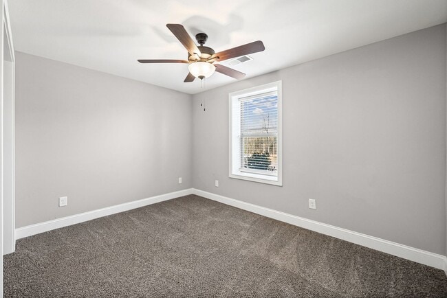 Building Photo - Spacious 4 bedroom 3 full bath home for rent!