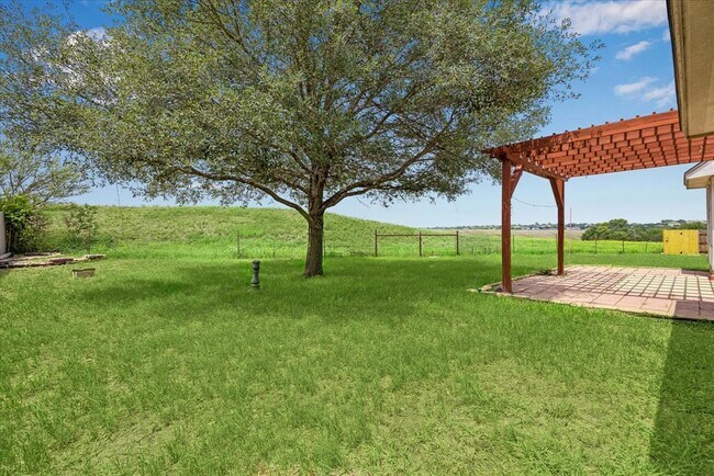 Building Photo - 124 Lago Grande Dr
