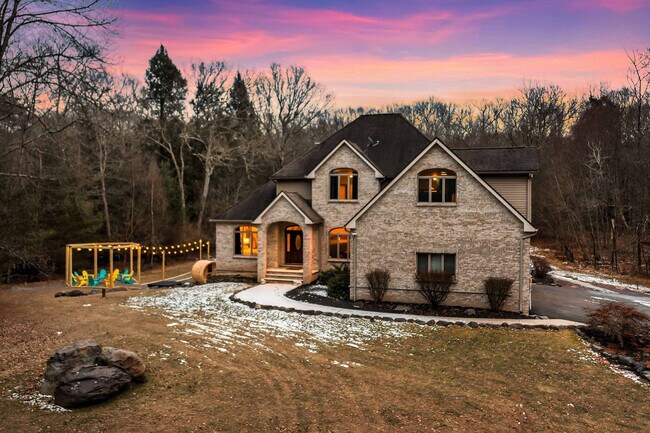 Building Photo - 1551 Wooded Acres Dr