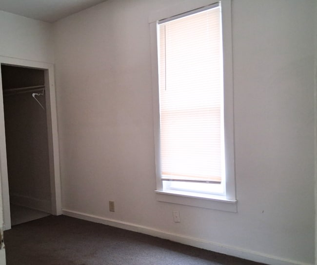 Building Photo - 2302 W Vine St