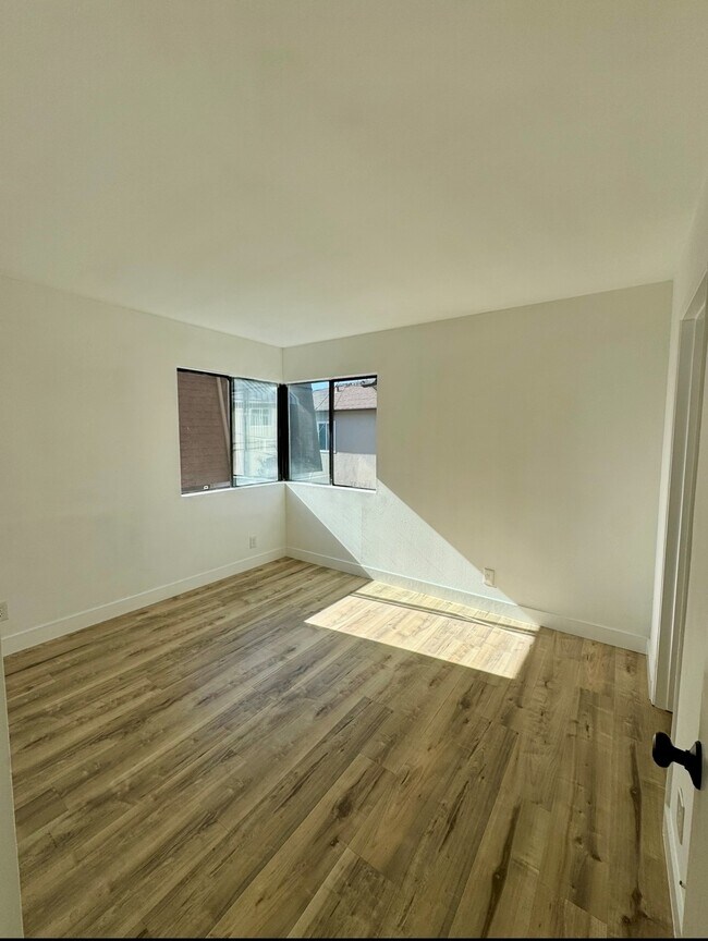 2 BEDROOM - ROOM 2 - 719 Orange Grove Ave