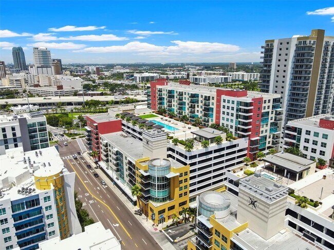 Building Photo - 1120 E Kennedy Blvd