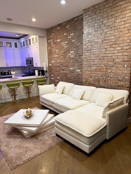 Building Photo - 1893 Pacific St