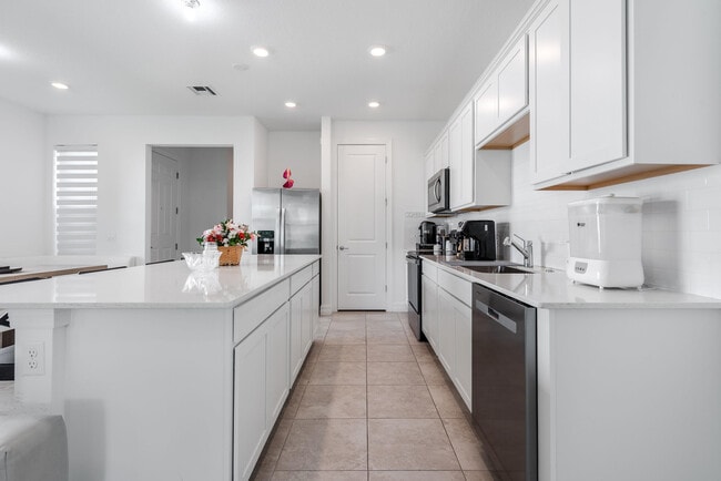 Building Photo - 6082 Carre Wy