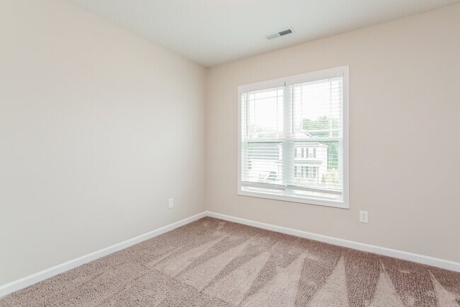 Building Photo - 156 Jade St