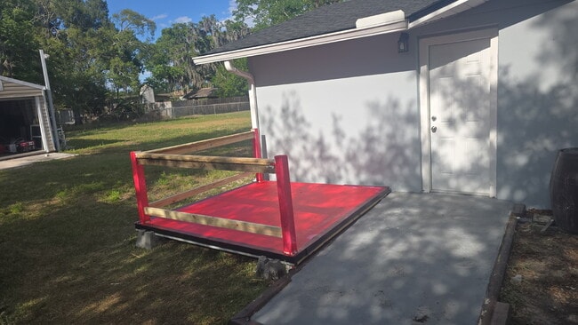 Building Photo - Beautiful remodeled Studio/efficiency in Hudson, FL