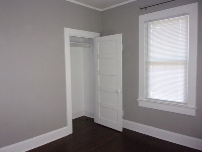 Building Photo - 4 Bedroom 2 Bath Home Blocks to Downtown Rock Hill