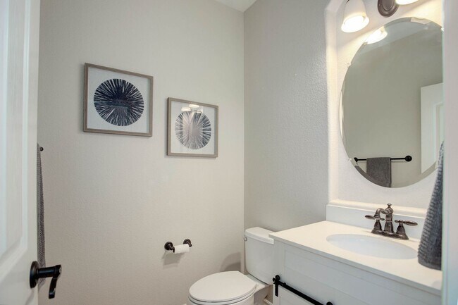 Building Photo - Gorgeous home within the prestigious priva...