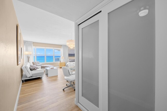 Building Photo - 3700 Galt Ocean Dr