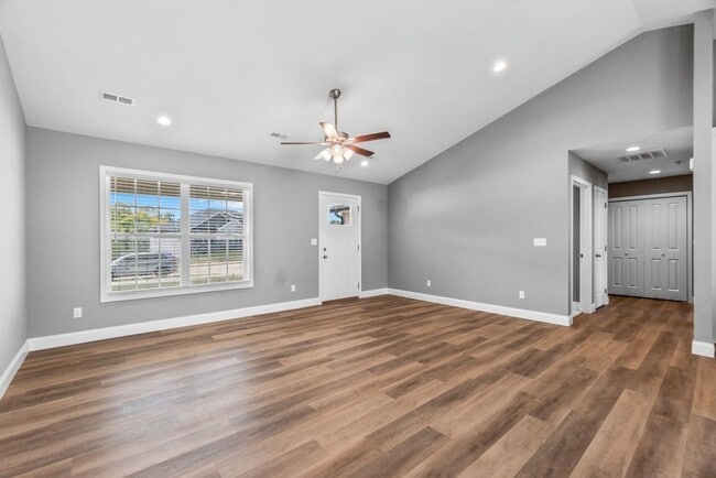 Building Photo - Newer House In Cape Girardeau