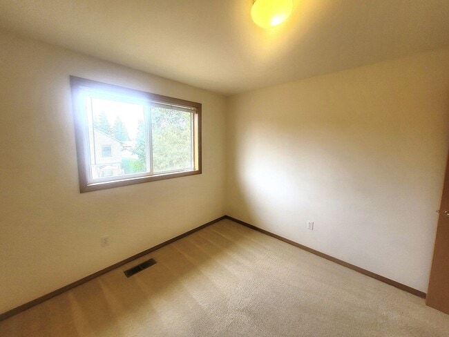 Building Photo - Charming Split-level 4 Bedroom Home - E Mc...