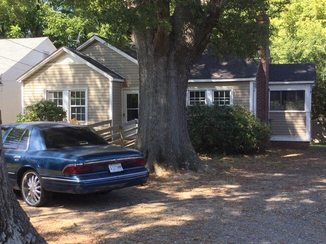 Building Photo - 2406 Celia Ave