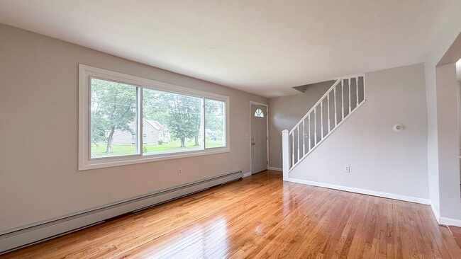 Building Photo - Gorgeous single-family home near Hartford ...