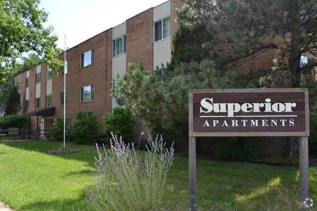 Signage - Superior Apartments