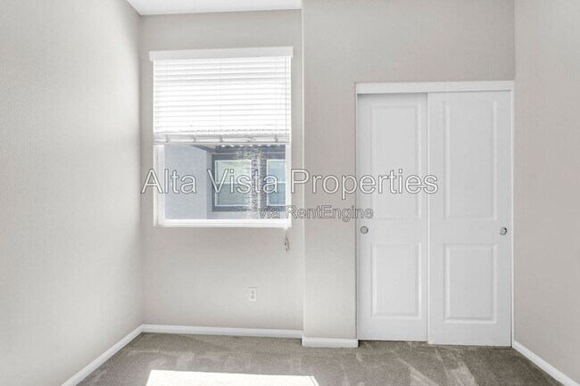 Building Photo - 2346 Sentinel Ln