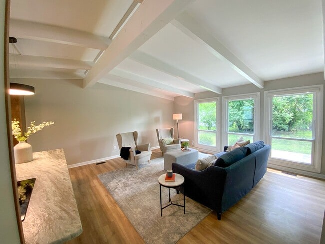 Building Photo - Charming 3 Bedroom Ranch in Heart of Upper Arlington