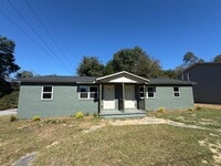 Building Photo - 2 Bed 1 Bath Duplex